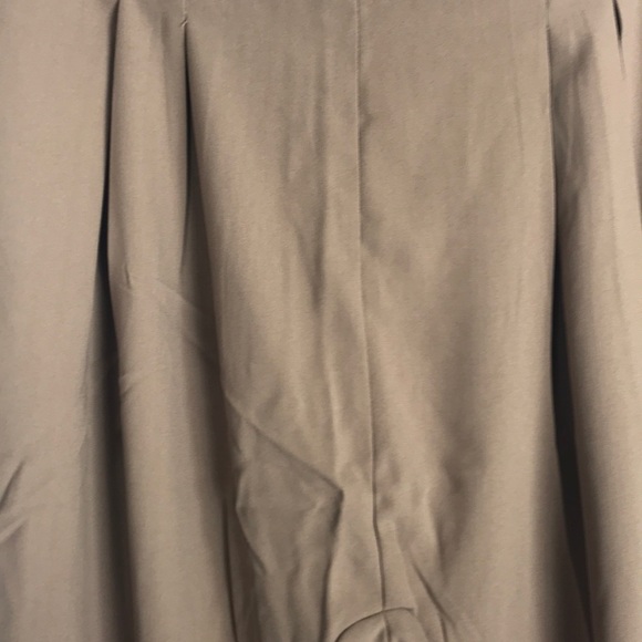 Vertigo Solid Two-Pocket Crop Pants - Picture 4 of 5
